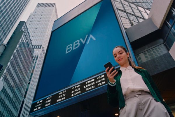 BBVA despliega su nueva marca en 1.000 oficinas de todo el mundo