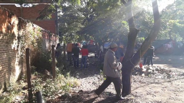 Indígenas acampan bajo precarias carpas en Fuerte Olimpo - Nacionales - ABC Color