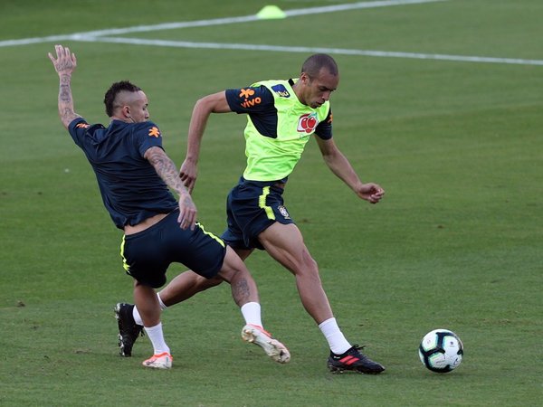 Brasil se entrena por primera vez en Sao Paulo de cara a estreno ante Bolivia