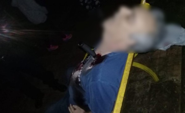 Encuentran cadáver con un puñal en el pecho