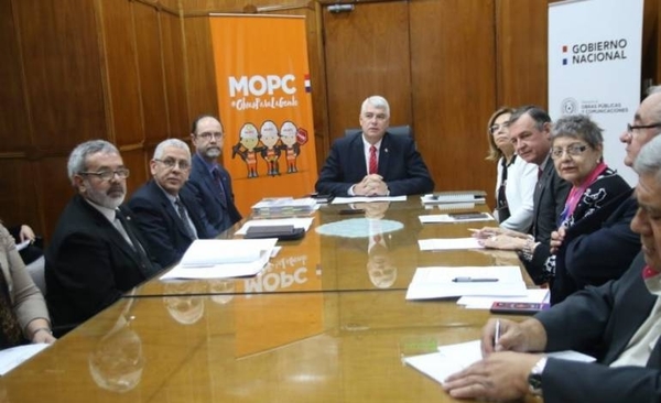 HOY / Madrastra de ministro nombrada jefe de gabinete de MOPC en medio de la "tormenta"