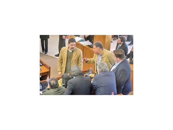 Llanista se arrepiente y retira su firma de pérdida de investidura para Kemper