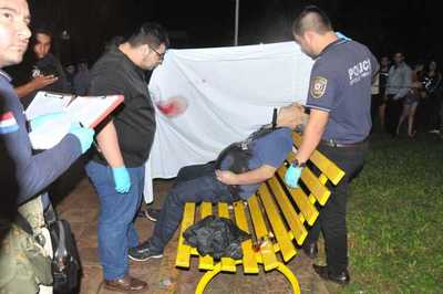 Hallan cadáver de hombre con un cuchillo clavado en el pecho