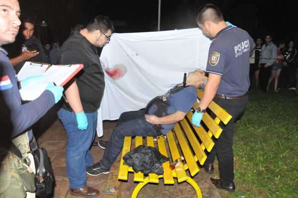 Hallan cadáver de hombre con un cuchillo clavado en el pecho