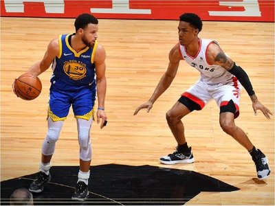 Los Warriors ganan a los Raptors y mantienen viva la final