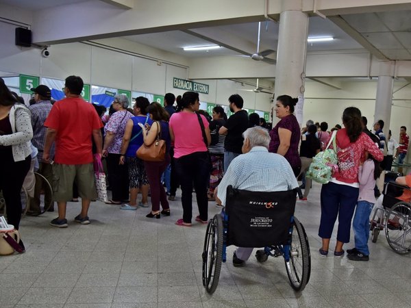 Policía destina 40 efectivos para custodiar Hospital Central del IPS