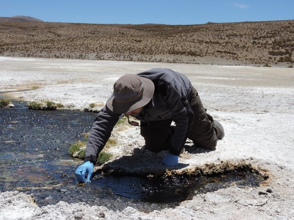 Hallan sustancias dañinas en el agua potable de Chile