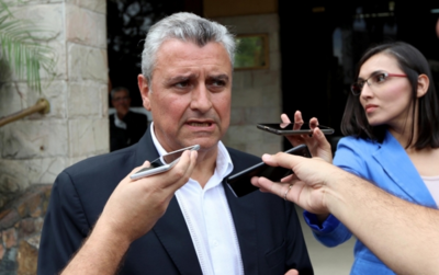 Policías sí pueden encargarse de la seguridad de instituciones del Estado, afirma ministro del Interior - Radio 1000 AM
