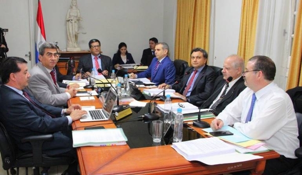 HOY / Experto cuestiona sesión "secreta" para analizar perfiles de candidatos a la Corte