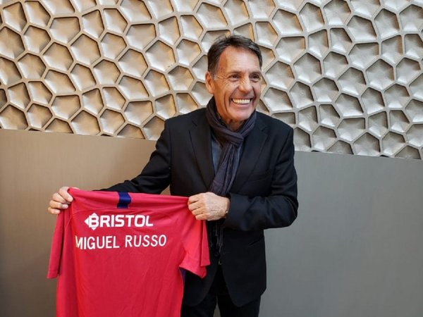 Postergan presentación de Russo en Cerro