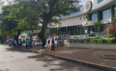 Migraciones entrega documentos "a ciegas" para estudiantes brasileños