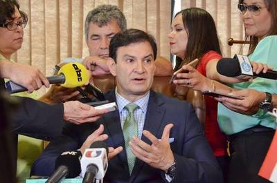 Ovelar tirotea contra Ríos, tras plantear reducir el salario parlamentario » Ñanduti