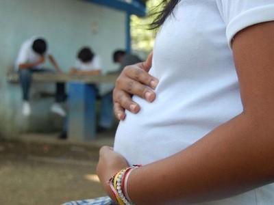 En Paraguay centenares de menores pasan toda su niñez y su adolescencia siendo madres o estando embarazadas - Radio 1000 AM
