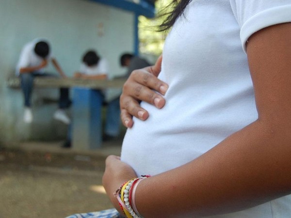 En Paraguay centenares de menores pasan toda su niñez y su adolescencia siendo madres o estando embarazadas - Radio 1000 AM