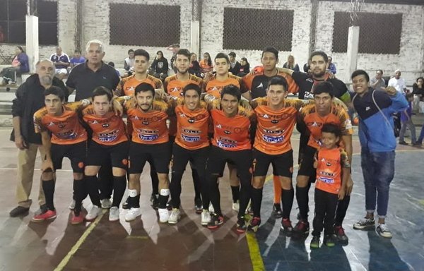 El líder Cerro Corá y Unasur abren semana salonística - Versus