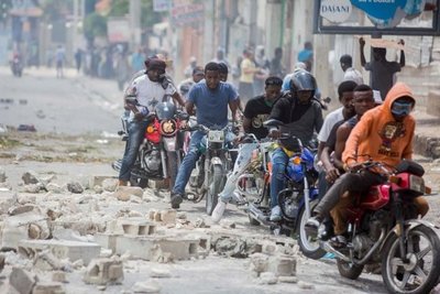 La capital de Haití se paraliza tras violentas manifestaciones - Fotos - ABC Color