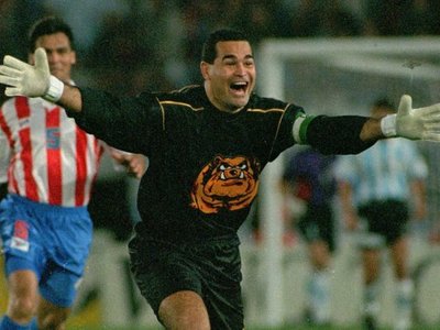 Chilavert propone que el "once histórico" juegue un partido benéfico