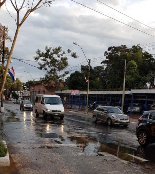 Agua inunda las calles - Cronicas Ciudadanas - ABC Color