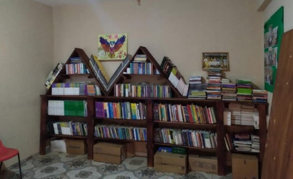 Jóvenes donan mobiliarios para Biblioteca Comunitaria del Km 7