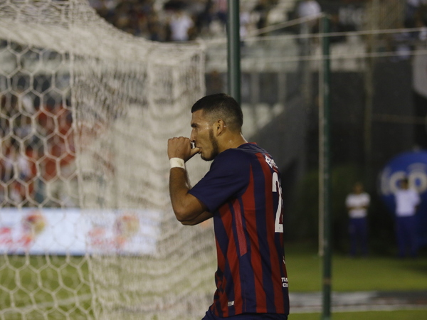 Cerro Porteño y una emotiva despedida a Juan Escobar