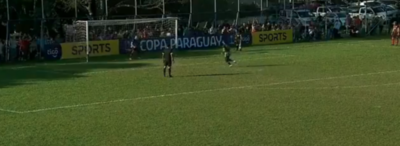 Picó el penal y el arquero tapó con el pecho