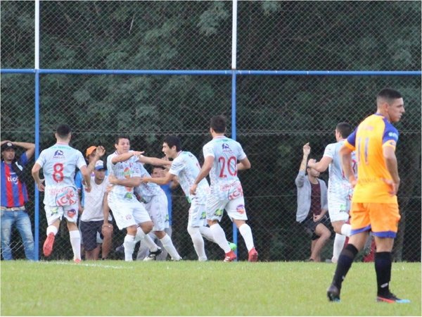 El Colegiales aprueba y elimina a la Naranja Mecánica