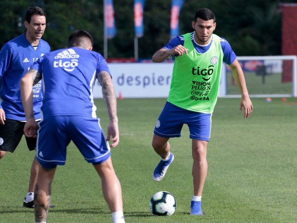 La Albirroja irá a Brasil "para llegar lejos", dice Juan Escobar