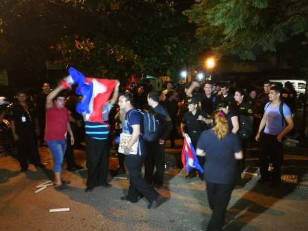 Diálogo entre guardias y SST - Nacionales - ABC Color