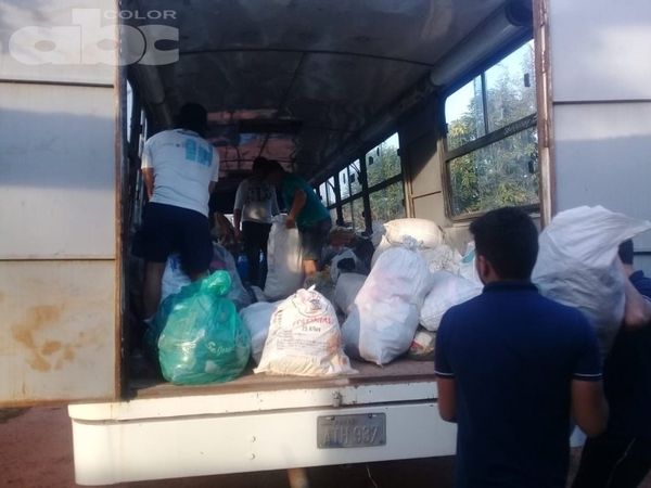 Caazapeños envían ayuda humanitaria a Ñeembucú - Nacionales - ABC Color