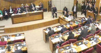 Parlanchines no quieren que se les toque el salario