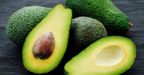 Robó dos bancos, pero armado de un aguacate