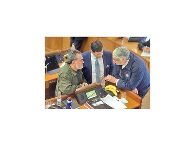 Titular del Senado dice que  los ministros deben moverse más