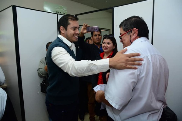 Intendente de CDE no paga sueldos a los funcionarios, pese a tener disponibilidad - ADN Paraguayo