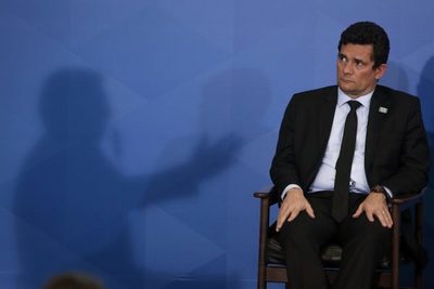 Solicitan renuncia de Moro tras mensajes