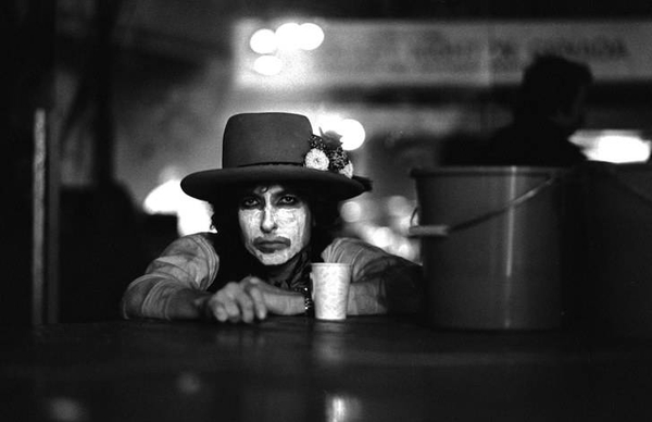 HOY / Scorsese rejuvenece cuarenta años a Bob Dylan en "Rolling Thunder Revue"