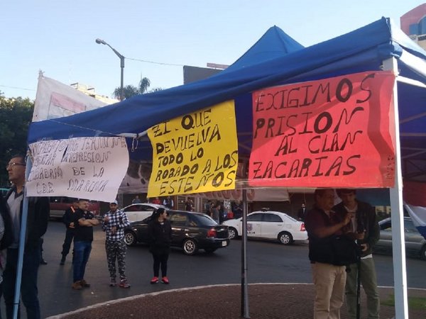 Piden la prisión para el clan Zacarías con una manifestación