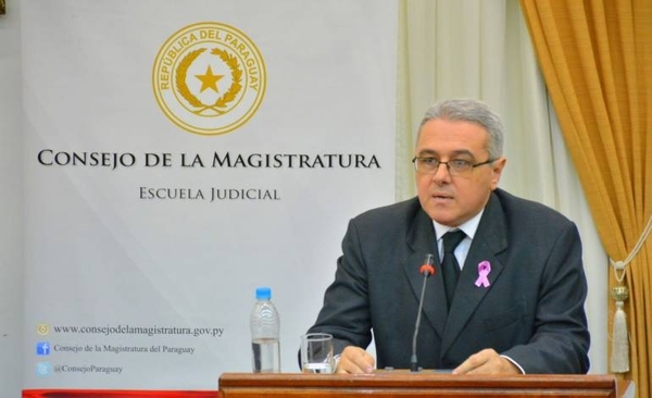 HOY / Casañas Levi cuestiona "sesión secreta" para analizar perfiles de candidatos a la Corte