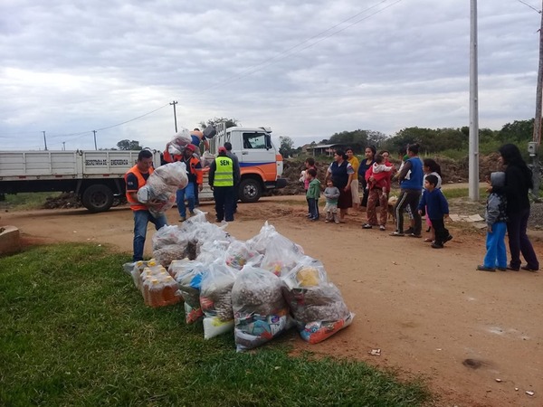 Distribuyen kits de alimentos en 36 barrios y compañías de Pilar - ADN Paraguayo