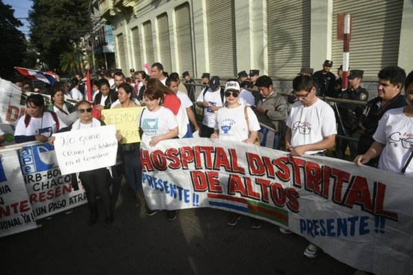 Enfermeros exigen escalafón salarial - Nacionales - ABC Color