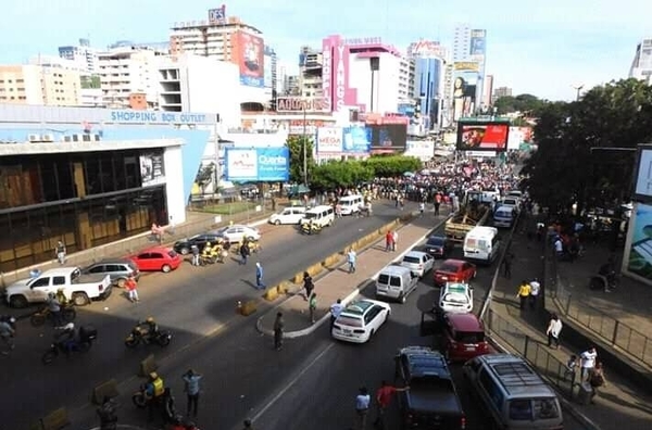 HOY / Manifestaciones en Ciudad del Este: cierre de paso vehicular y comercios