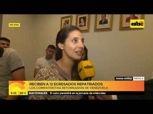Reciben a 12 egresados repatriados - Tv - ABC Color