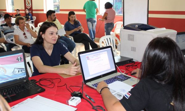 Brindan charlas sobre regularización migratoria a estudiantes extranjeros en Ciudad del Este