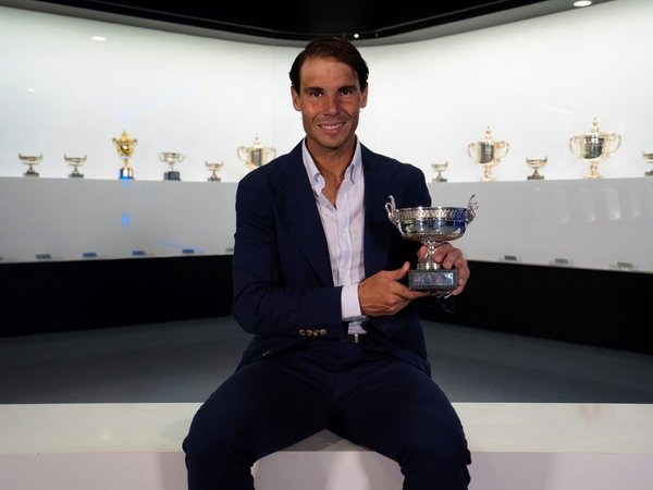 Nadal deposita el 12º Roland Garros en su museo de Manacor
