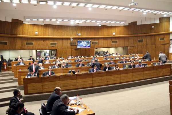 Buscan prohibir que legisladores y miembros de la CSJ asuman cargos en universidades - ADN Paraguayo