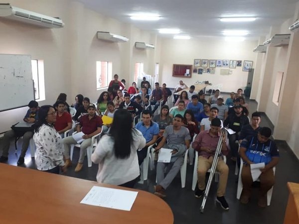 Estudiantes del Chaco reciben becas de la Gobernación - Nacionales - ABC Color