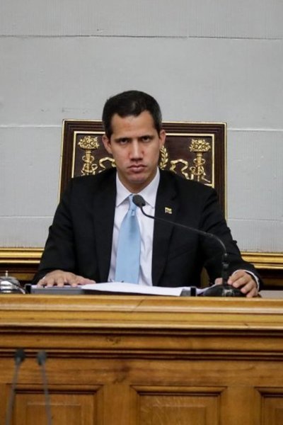 Guaidó pregunta a militares si Maduro saldrá “por las buenas o por las malas” - Internacionales - ABC Color