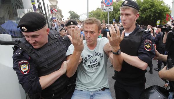 Más de 400 detenidos en Moscú en manifestación de apoyo al periodista Golunov » Ñanduti