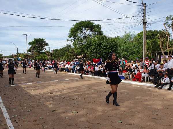 Colorido desfile en homenaje a excombatientes en Loreto