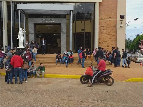 Otorgan medidas alternativas a estudiantes de Veterinaria