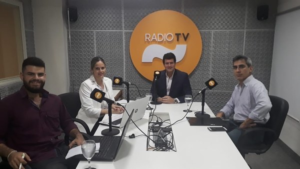 "En este Gobierno hay una acefalía de liderazgo cada ministro anda por su lado" » Ñanduti